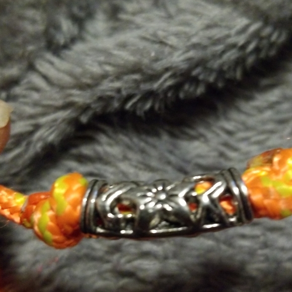 Paracord Bracelet - Picture 3 of 4